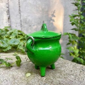 NEW Bright Green Cast Iron Mini Cauldron Witchcraft Witchery Altar Occult
